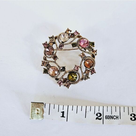 Vintage Signed Monet Openwork Pink Green Rhinestone Circular Wreath Brooch Pin - Picture 4 of 8